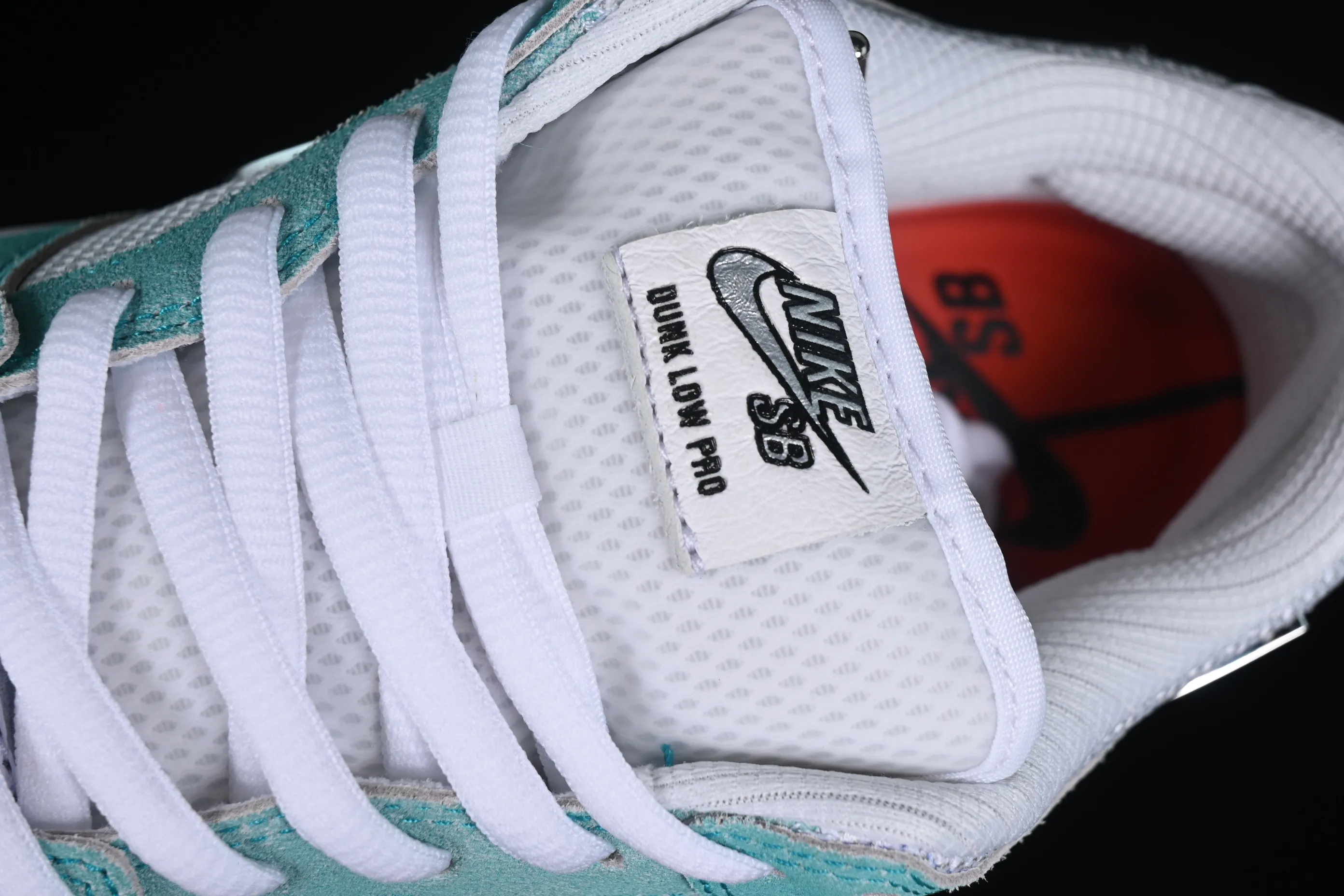 All Categories Nk SB Dunk Series Nk SB Dunk Low Low-top sneakers Pure original April Skateboards x Nk SB Dunk Low joint model Frozen Rose SB smashed backboard fashion casual sneakers FD2562-400